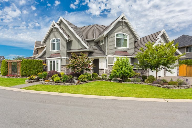 Nicely trimmed and manicured garden in front of a luxury house.